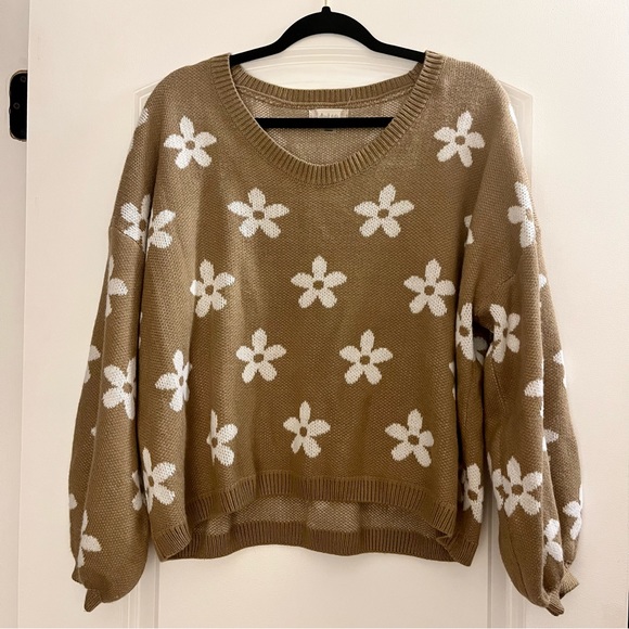 Altar'd State Sweaters - Altar’d State Flower Sweater Size XS
